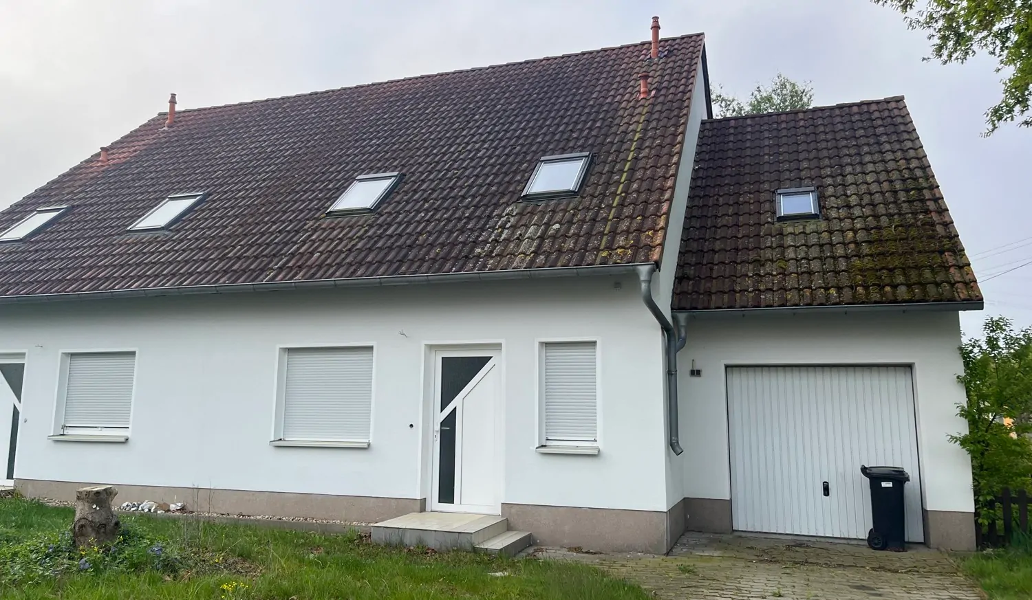 Teilsanierte Doppelhaushäfte in der Nähe von Lohsa