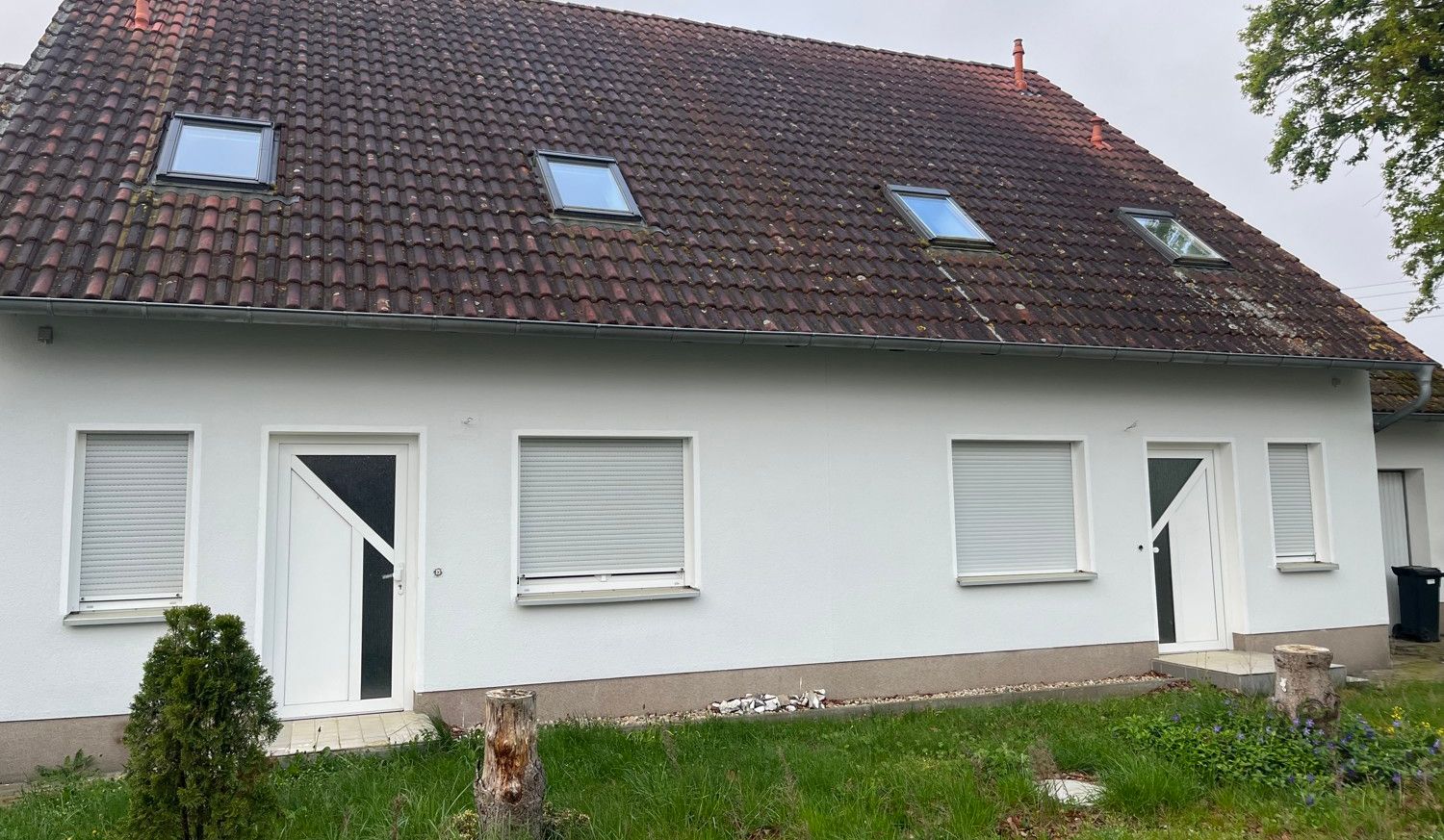 Teilsanierte Doppelhaushäfte in der Nähe von Lohsa