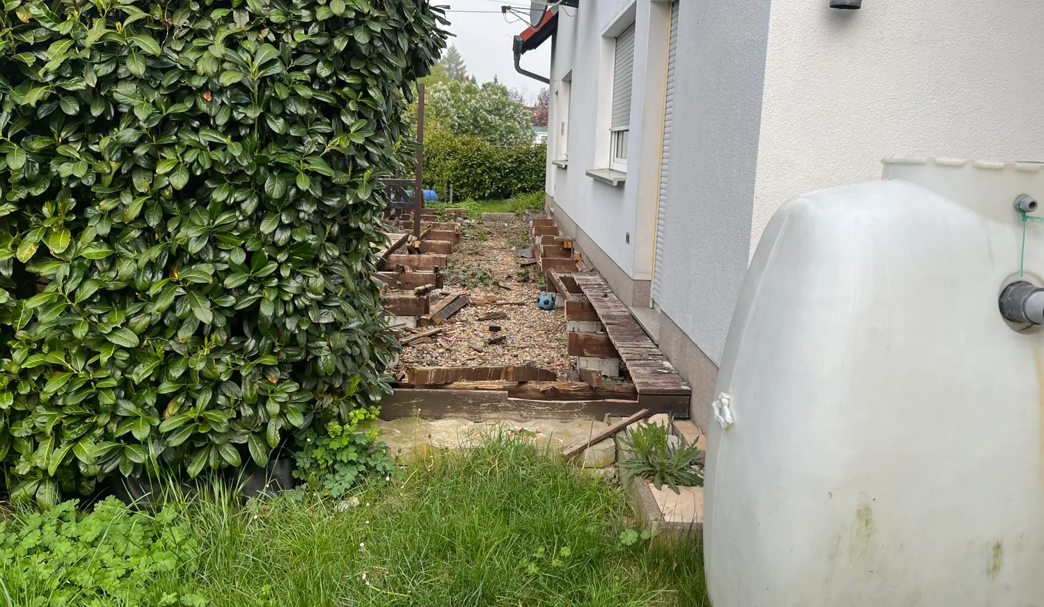 Teilsanierte Doppelhaushäfte in der Nähe von Lohsa