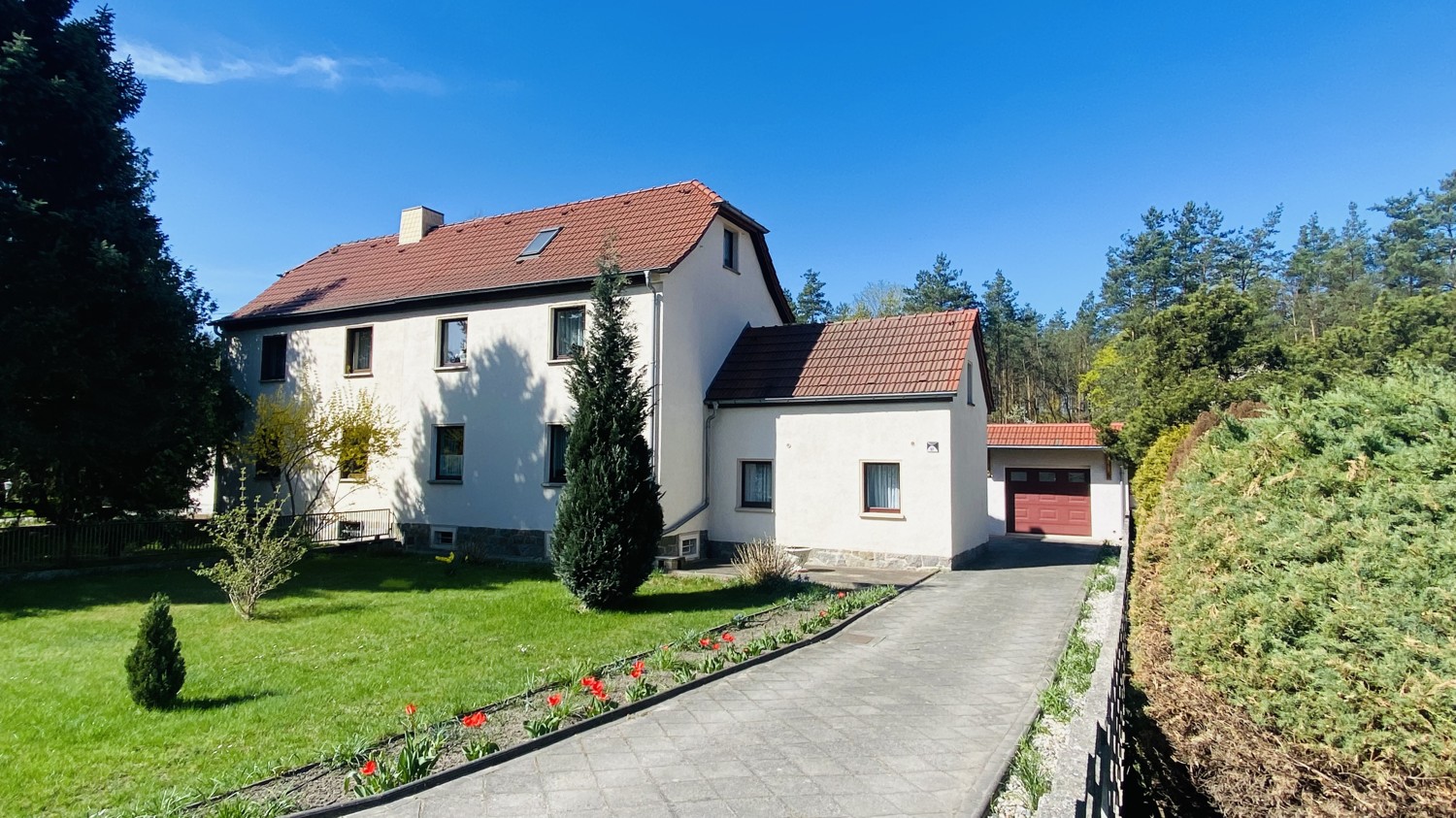 Großzügiges Haus mit Ausbaupotenzial und Waldrandlage