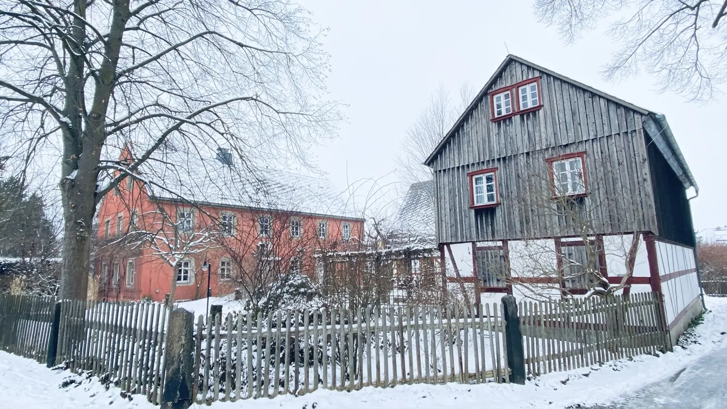 Großzügiger Dreiseitenhof mit historischem Flair und modernem Komfort