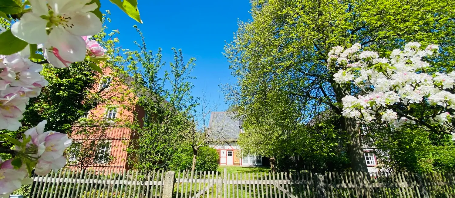 Großzügiger Dreiseitenhof mit historischem Flair und modernem Komfort