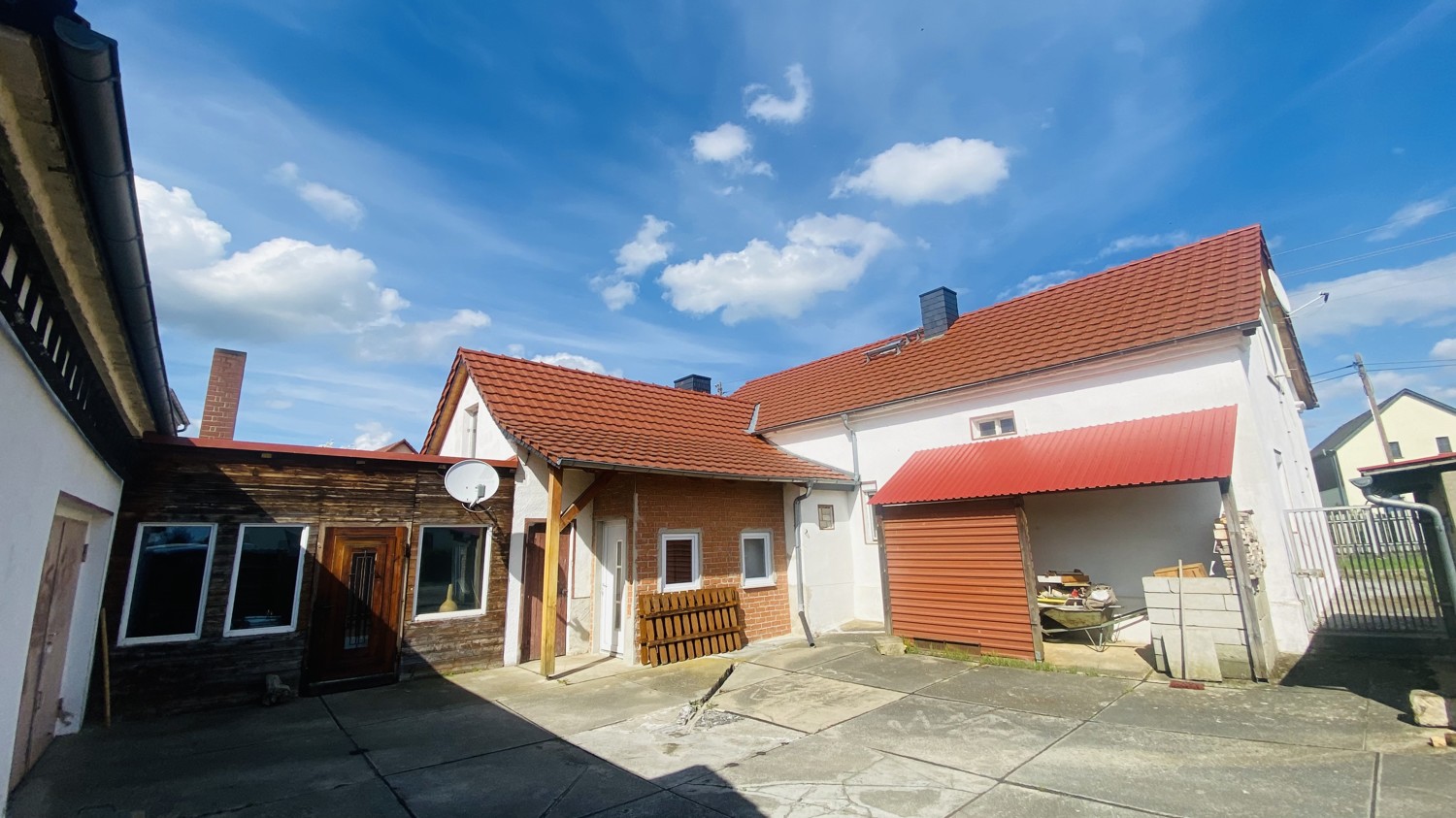 Hof Wohnhaus mit Eingangstür