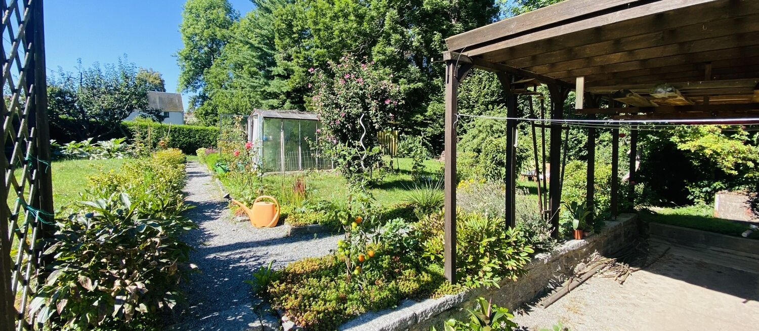 Garten mit Carport