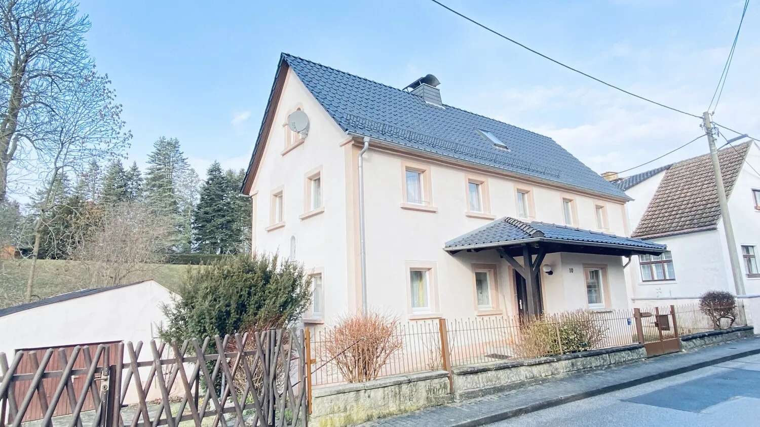 Maison familiale historique près du Klosterwasser avec balcon et jardin