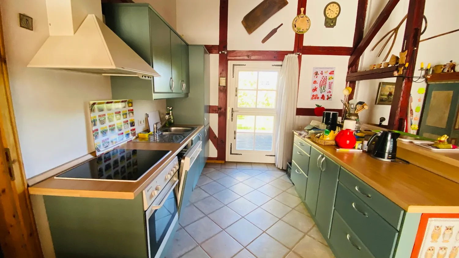 Einfamilienhaus mit offenem Wohnbereich und großem Garten