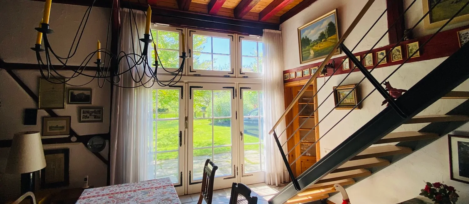 Einfamilienhaus mit offenem Wohnbereich und großem Garten