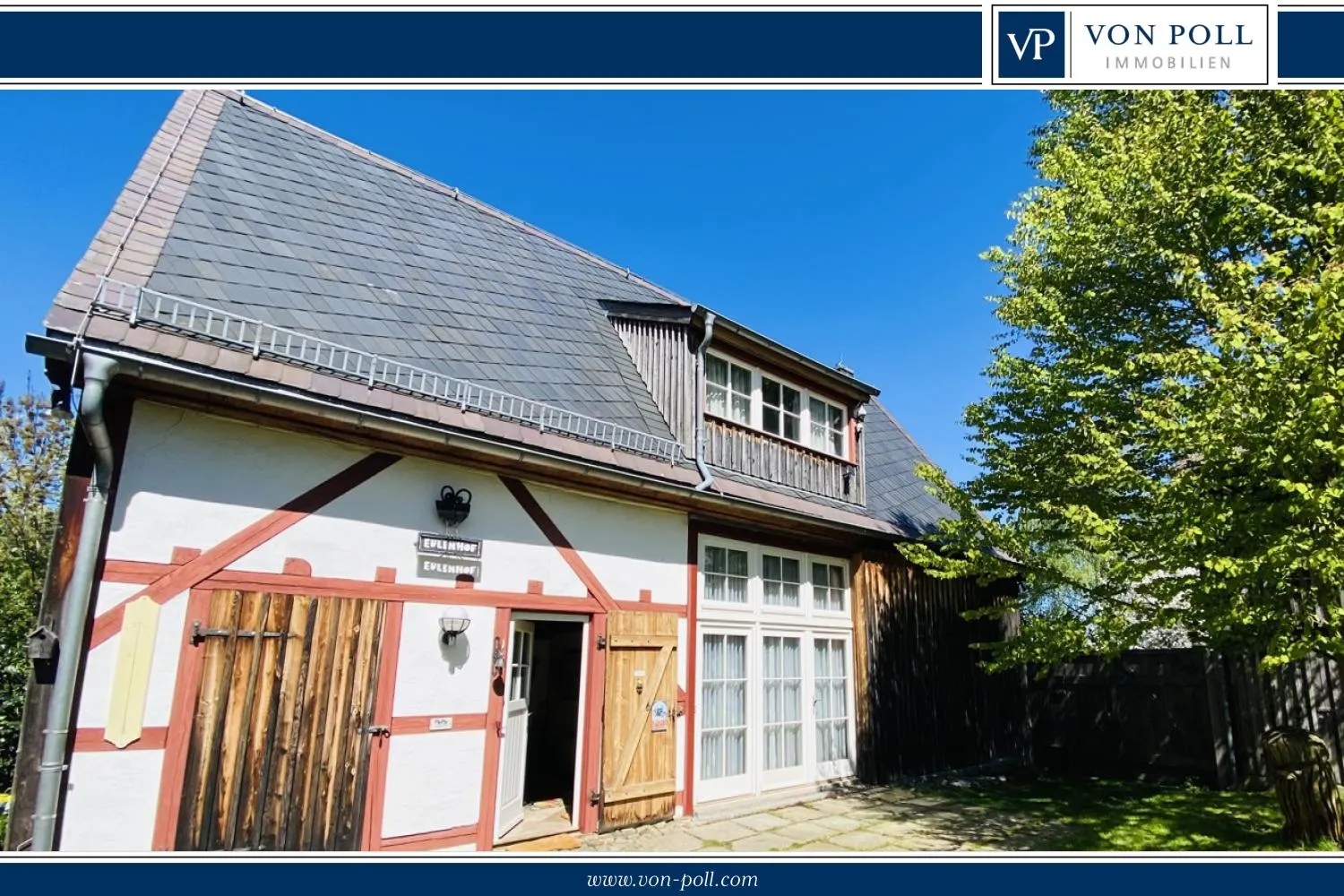 Einfamilienhaus mit offenem Wohnbereich und großem Garten