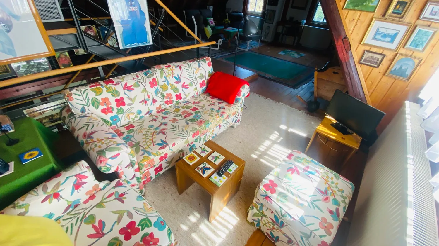 Einfamilienhaus mit offenem Wohnbereich und großem Garten