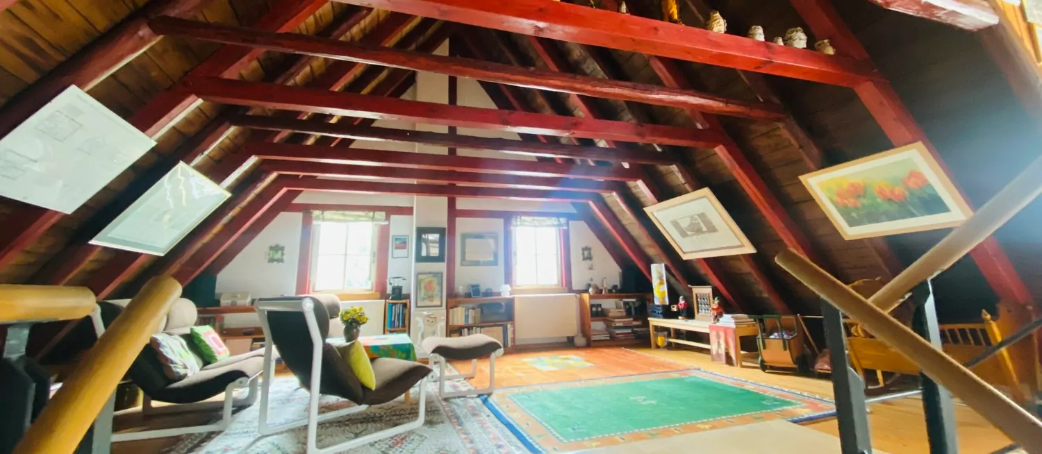 Einfamilienhaus mit offenem Wohnbereich und großem Garten