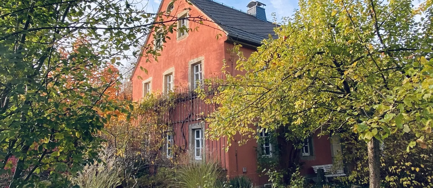 Historisches Einfamilienhaus mit Einliegerwohnung und eigenem Teich