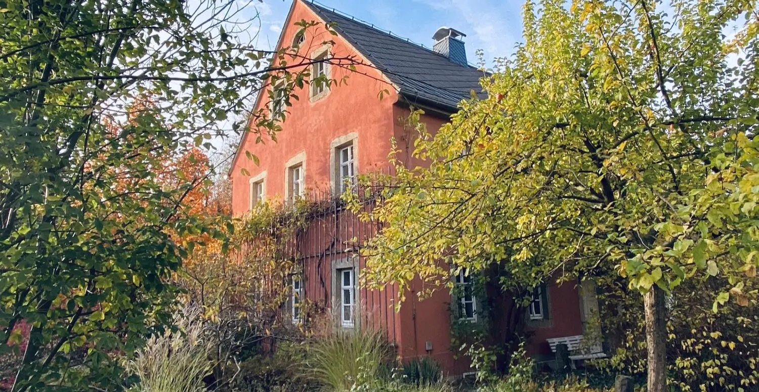 Historisches Einfamilienhaus mit Einliegerwohnung und eigenem Teich