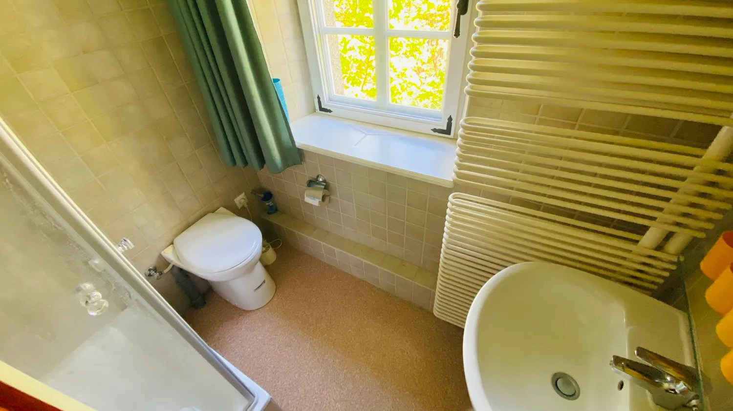 Historic detached house with granny flat and private pond