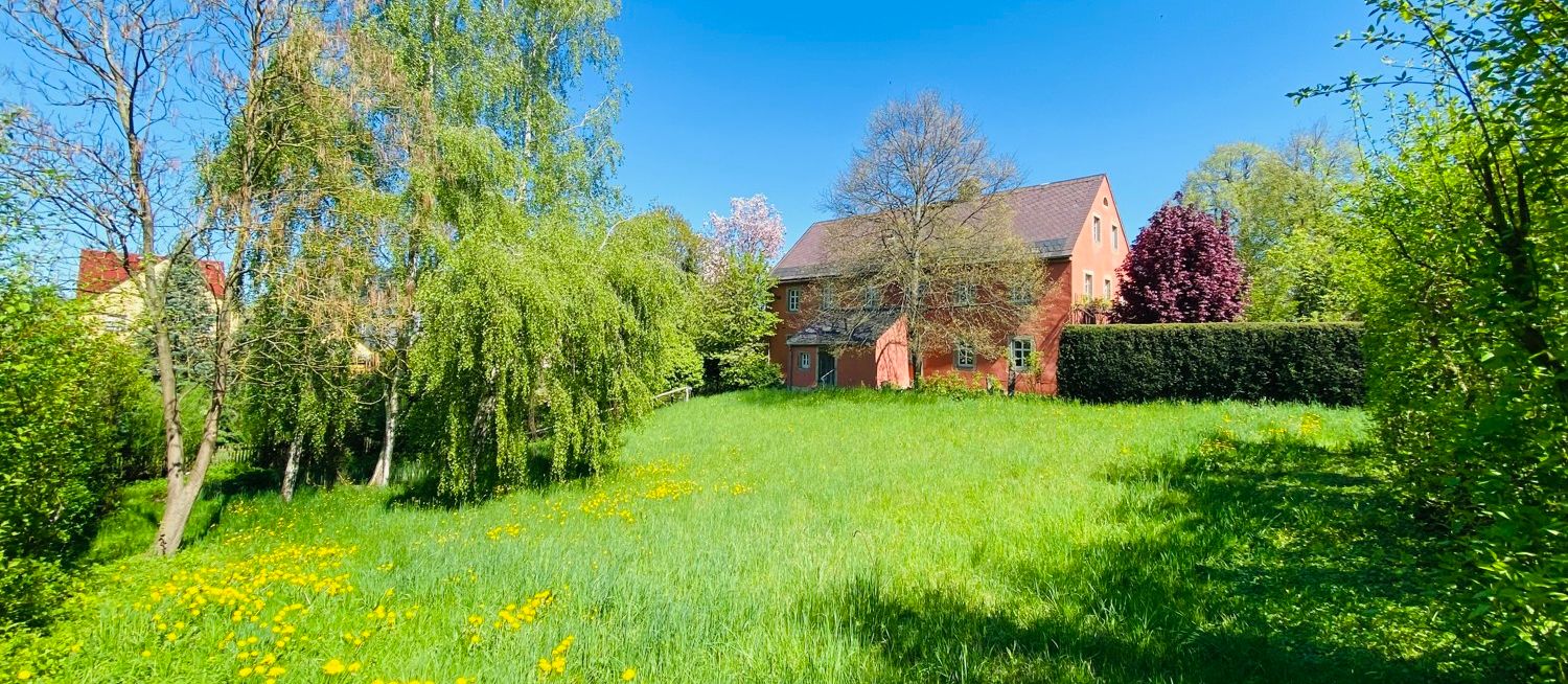 Haus mit Wiese
