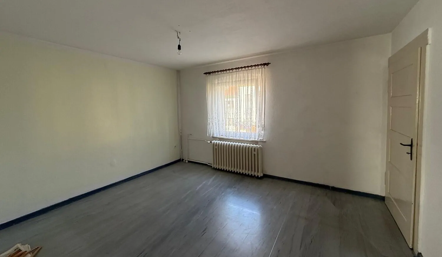 Charmante Doppelhaushäfte mit großem Garten