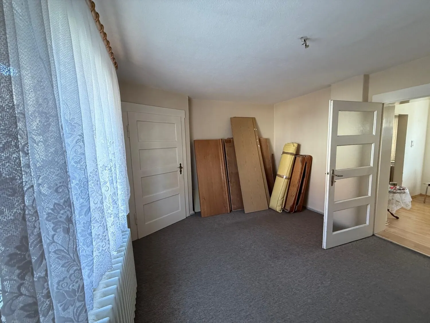 Charmante Doppelhaushäfte mit großem Garten