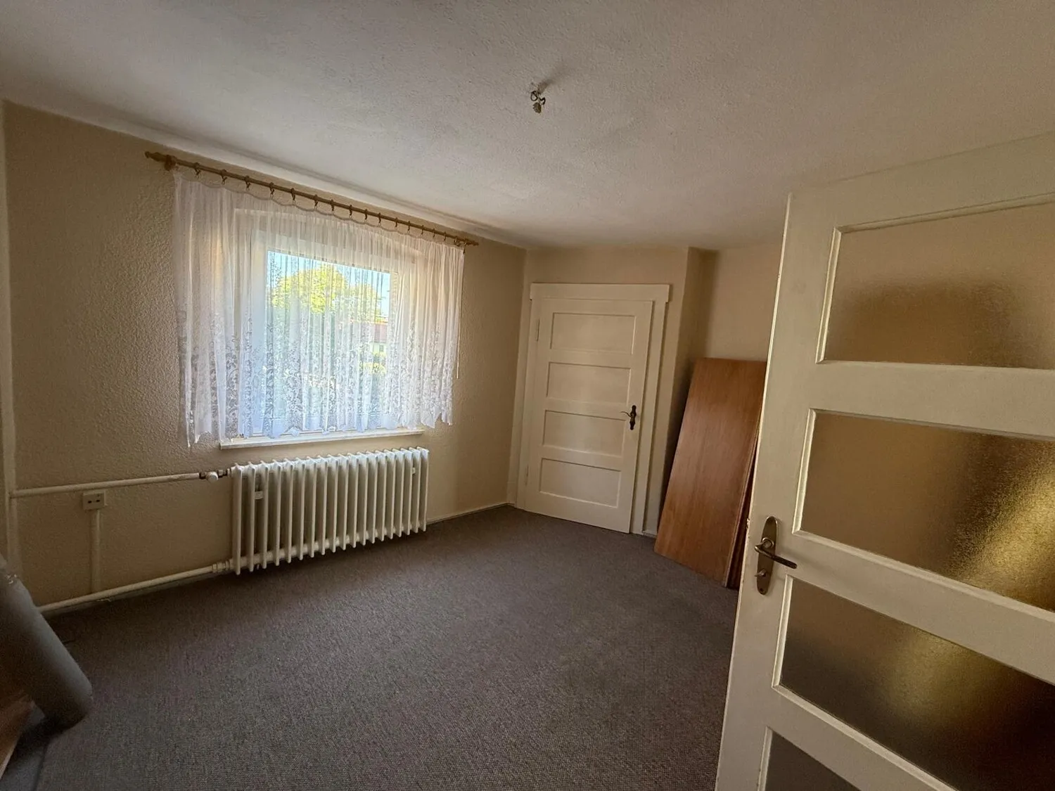 Charmante Doppelhaushäfte mit großem Garten