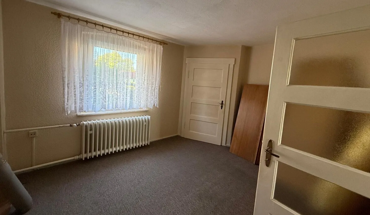 Charmante Doppelhaushäfte mit großem Garten