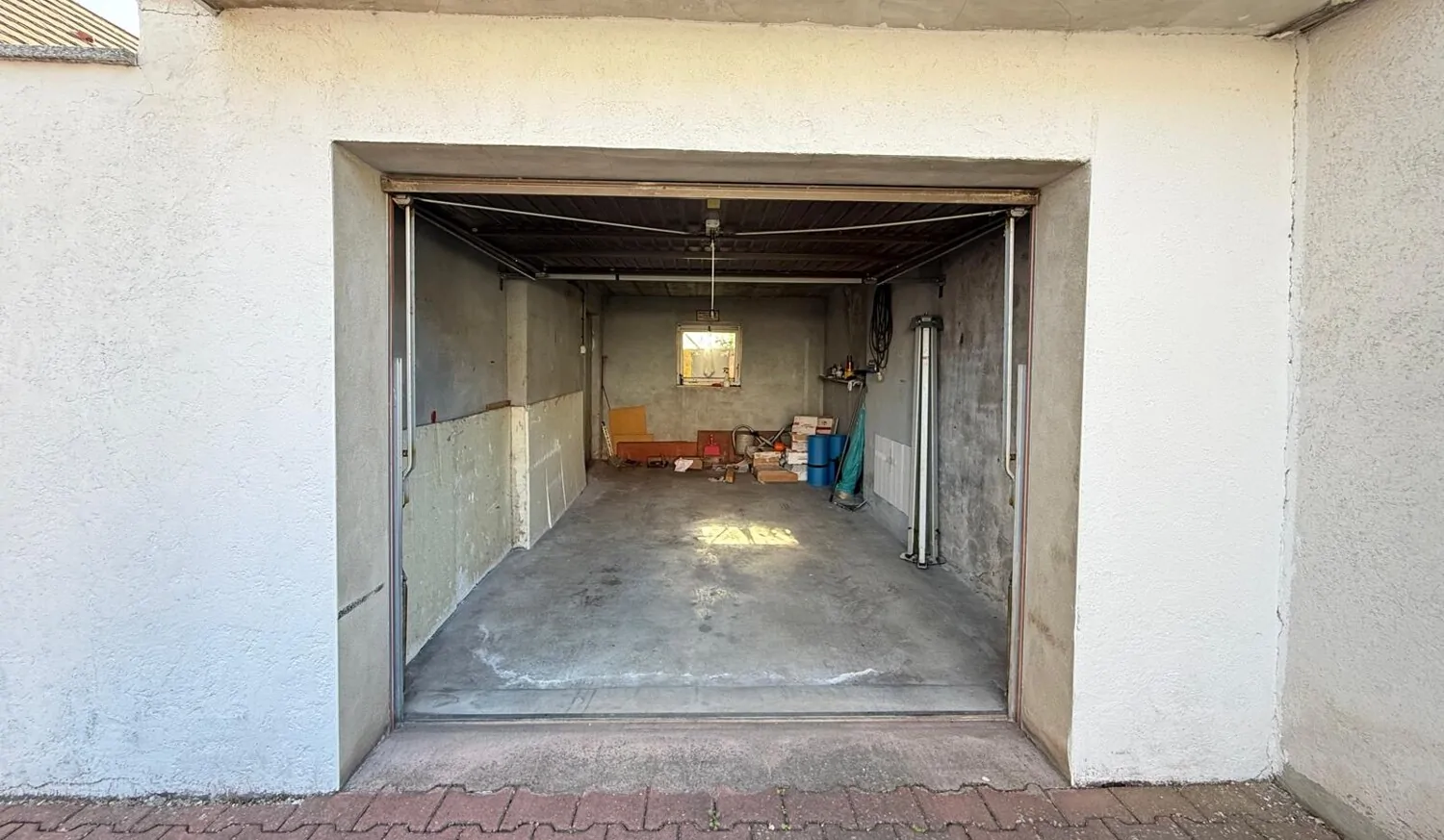 Charmante Doppelhaushäfte mit großem Garten