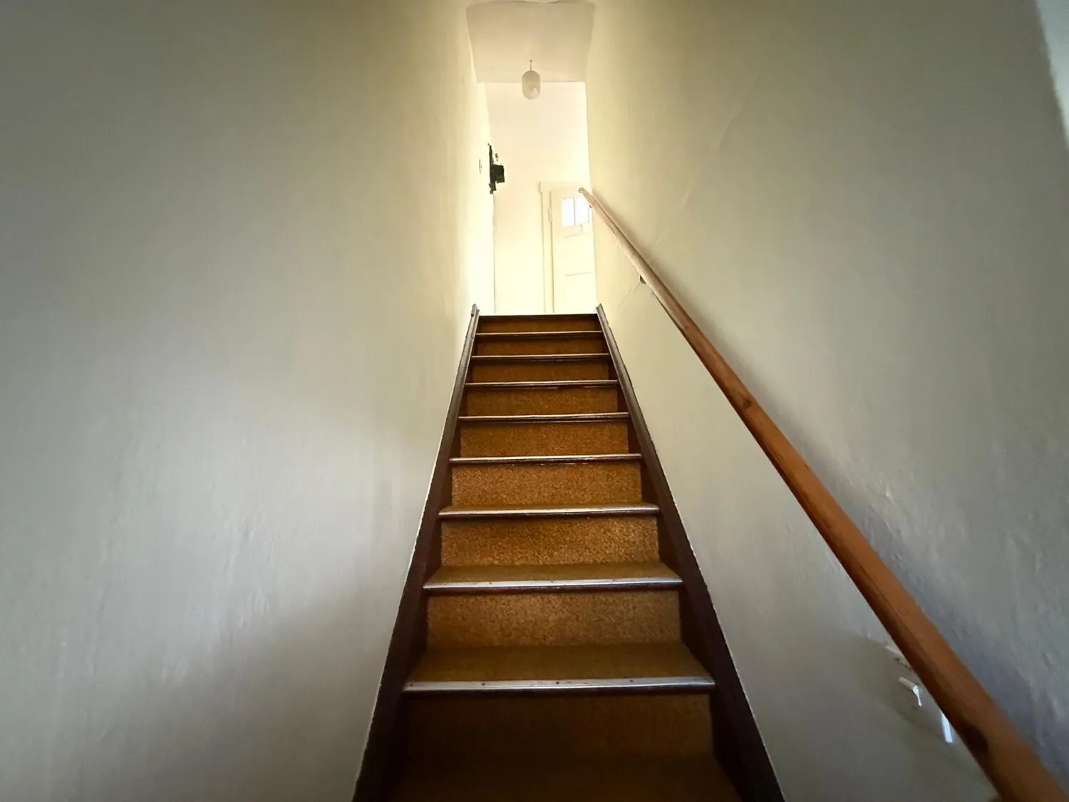 Charmante Doppelhaushäfte mit großem Garten