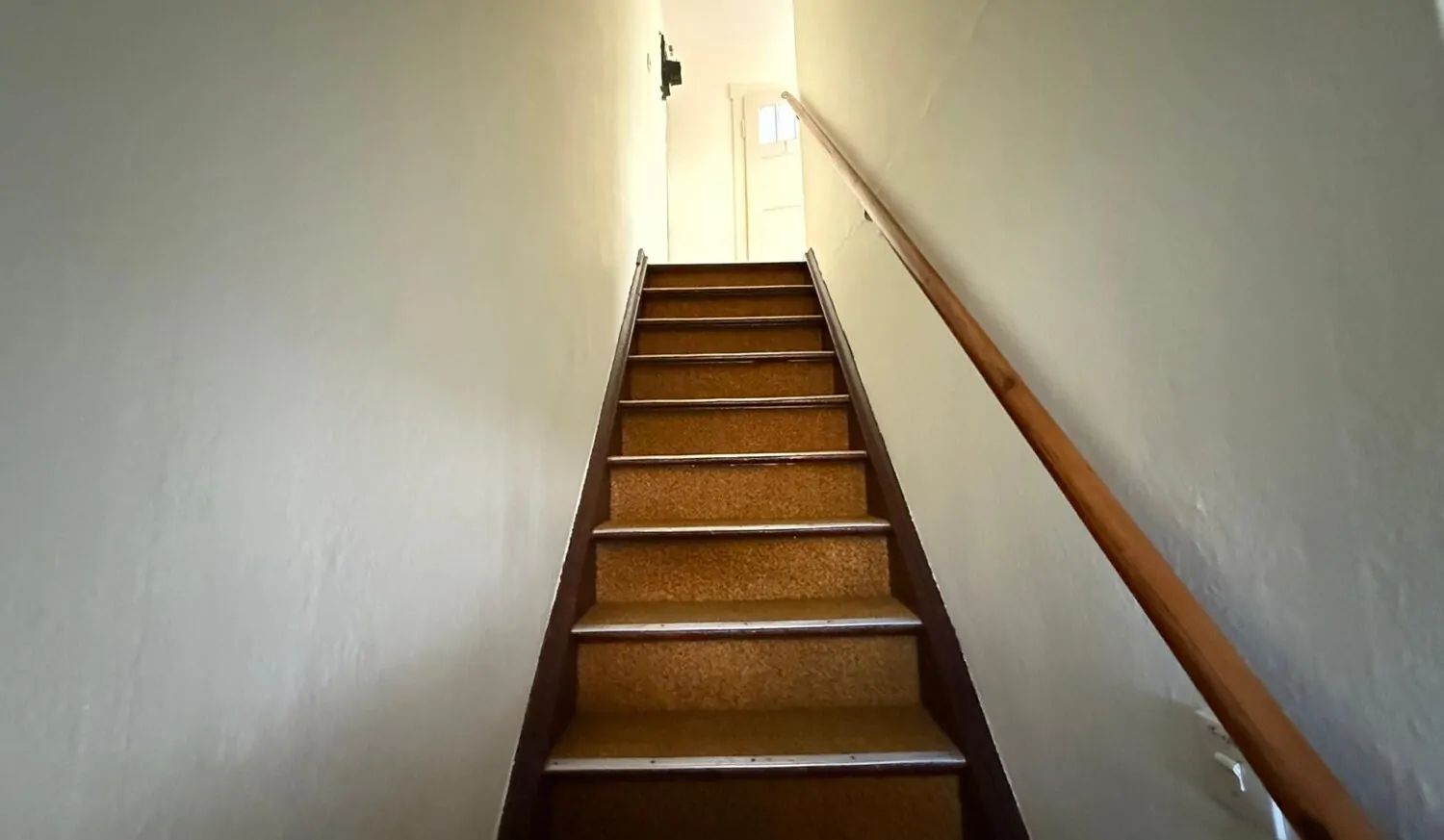 Charmante Doppelhaushäfte mit großem Garten