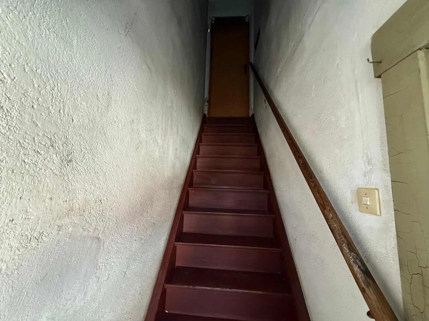 Charmante Doppelhaushäfte mit großem Garten