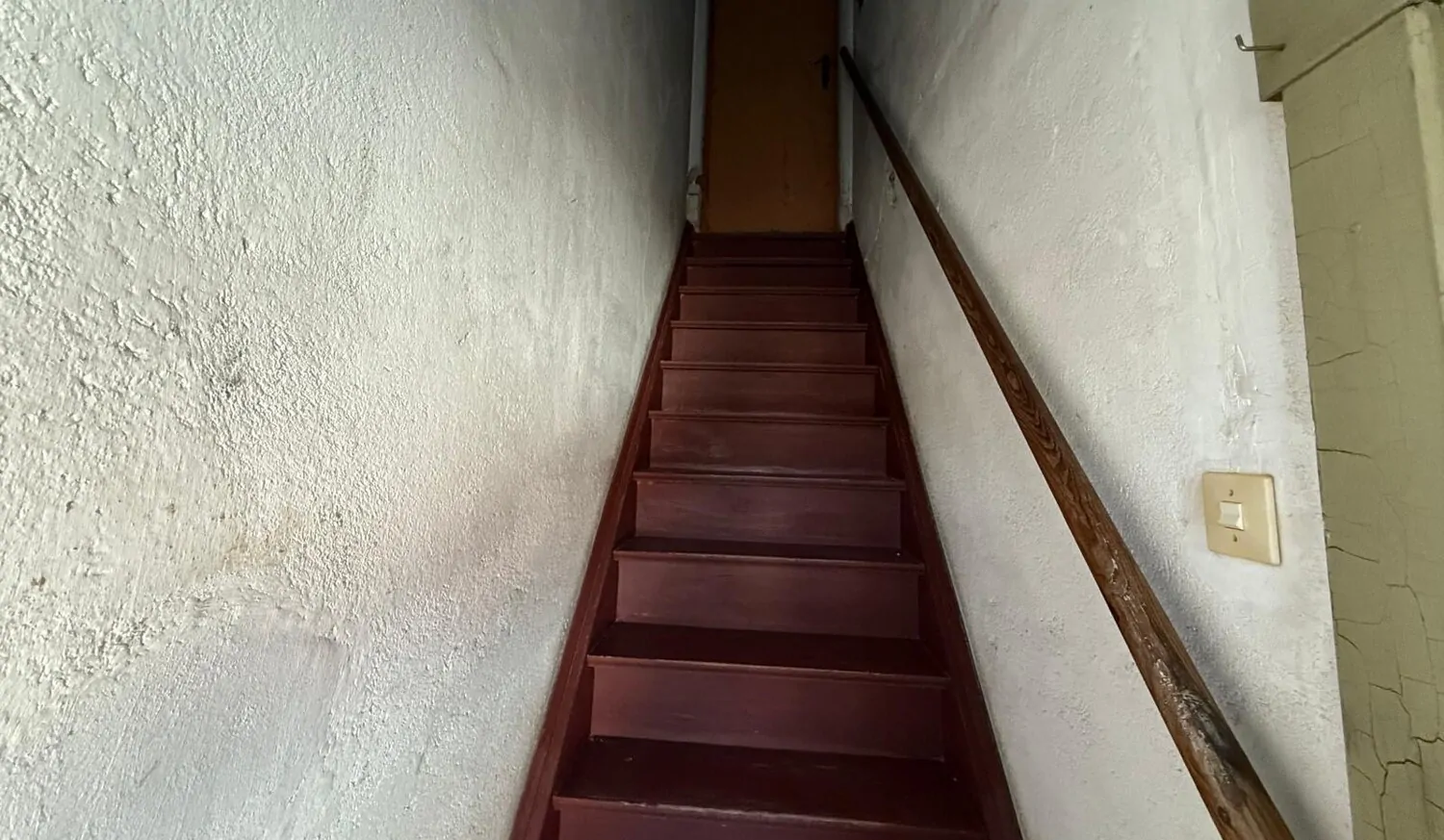 Charmante Doppelhaushäfte mit großem Garten