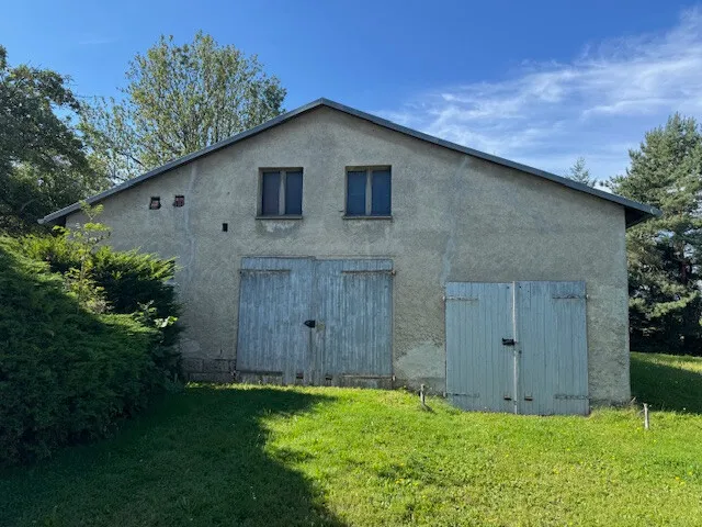 großes Nebengebäude