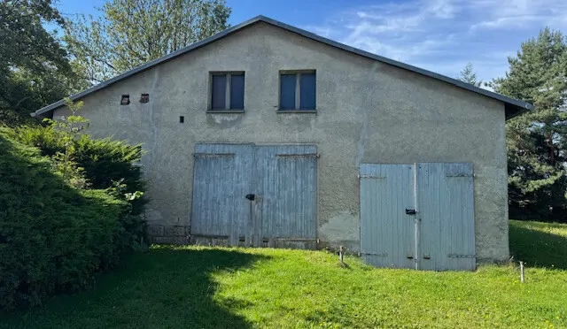 großes Nebengebäude