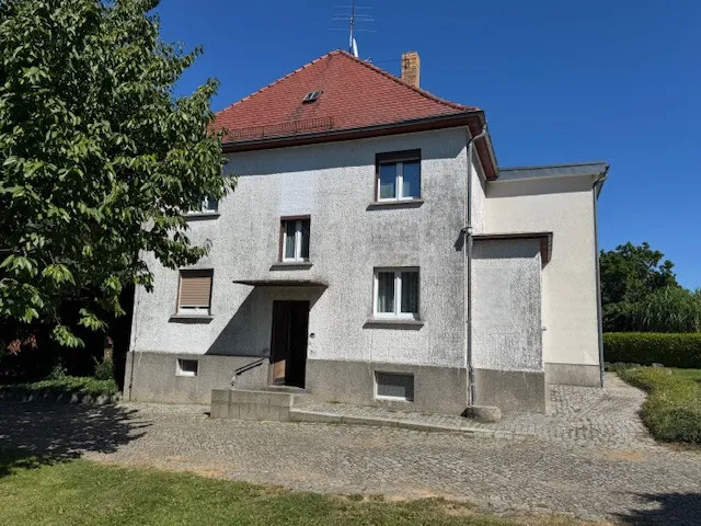 Zwei-Familien-Haus mit großem Grundstück