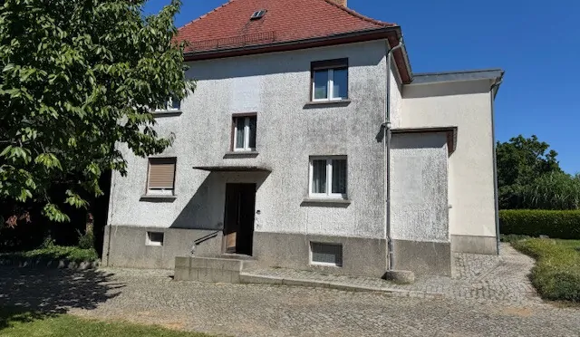 Zwei-Familien-Haus mit großem Grundstück