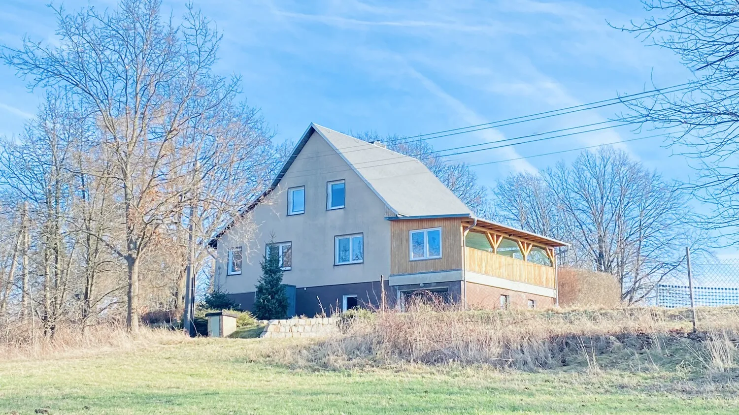 Detached house with views of the countryside and a spacious terrace