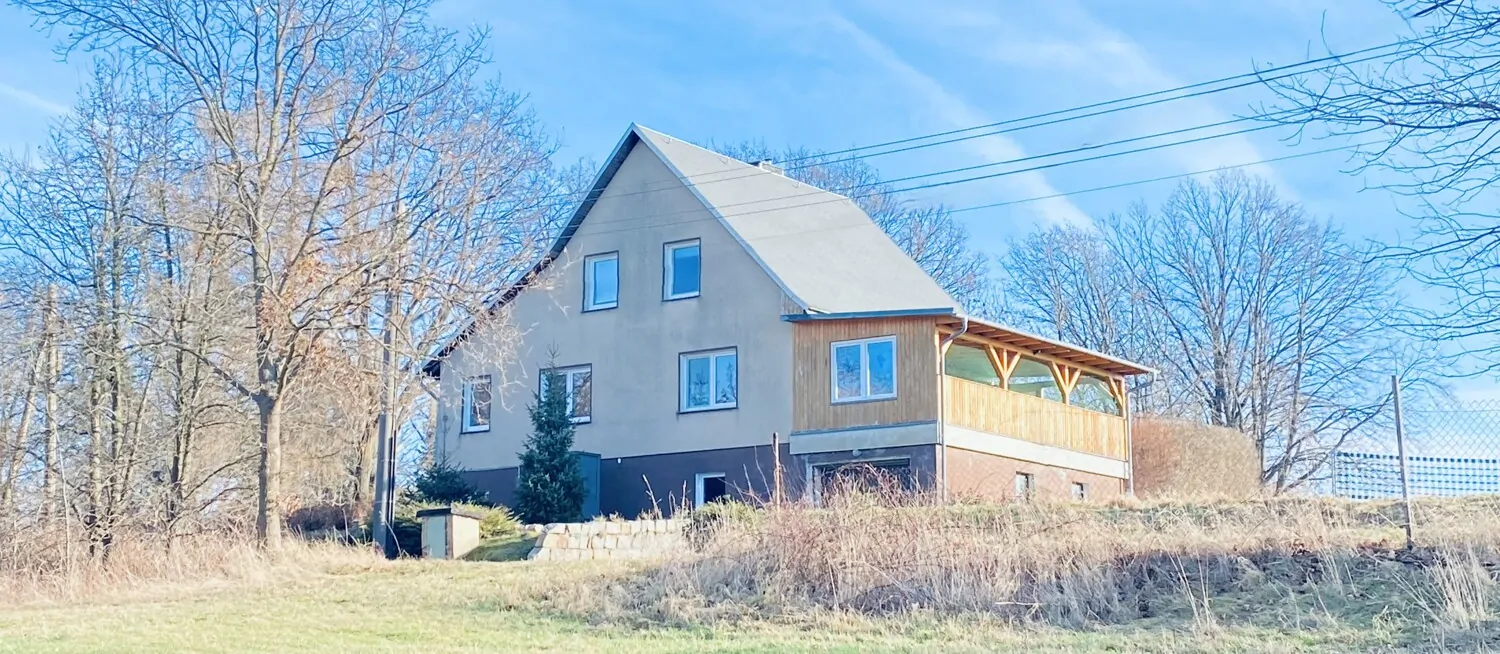 Detached house with views of the countryside and a spacious terrace