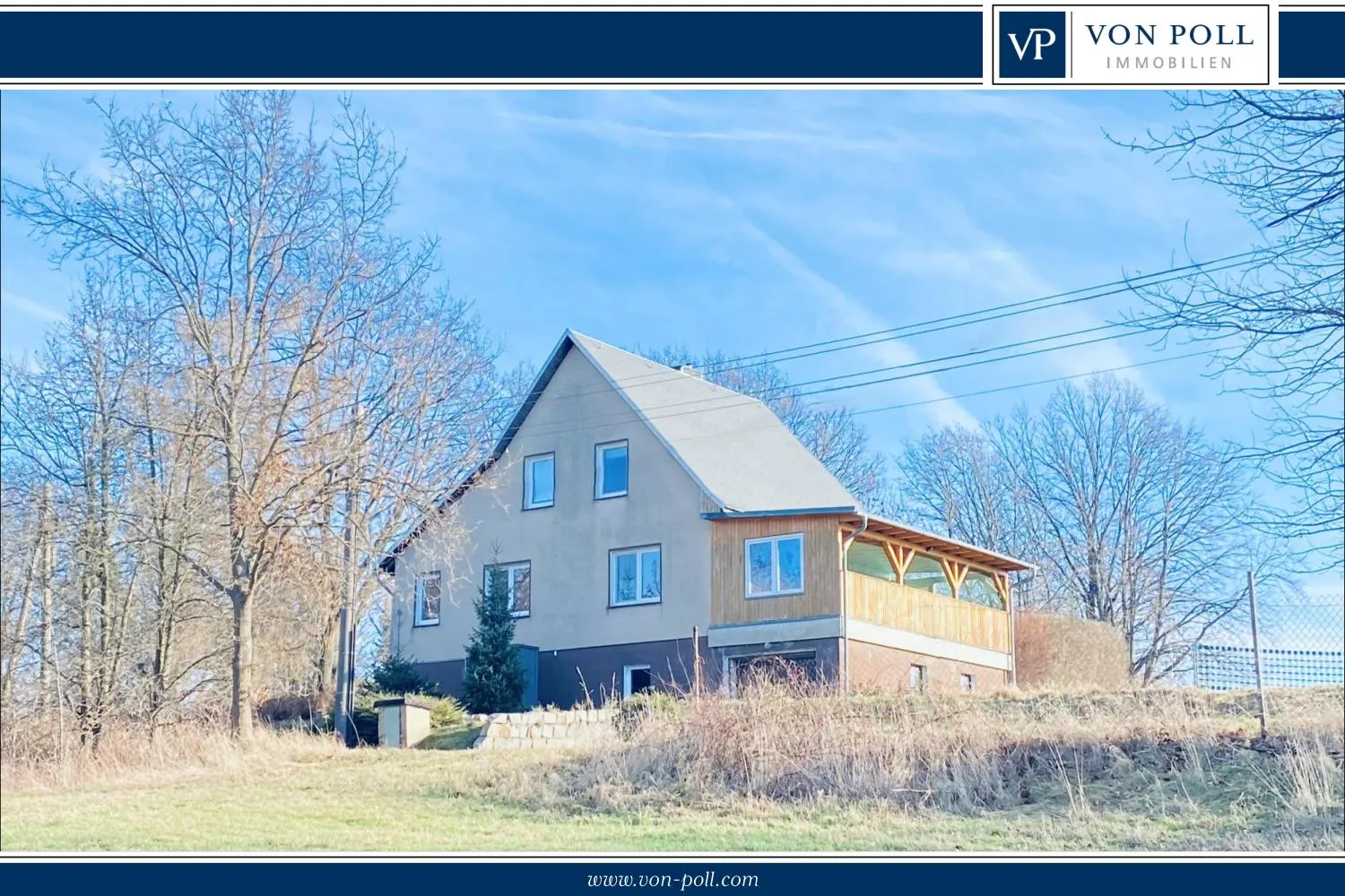 Detached house with views of the countryside and a spacious terrace