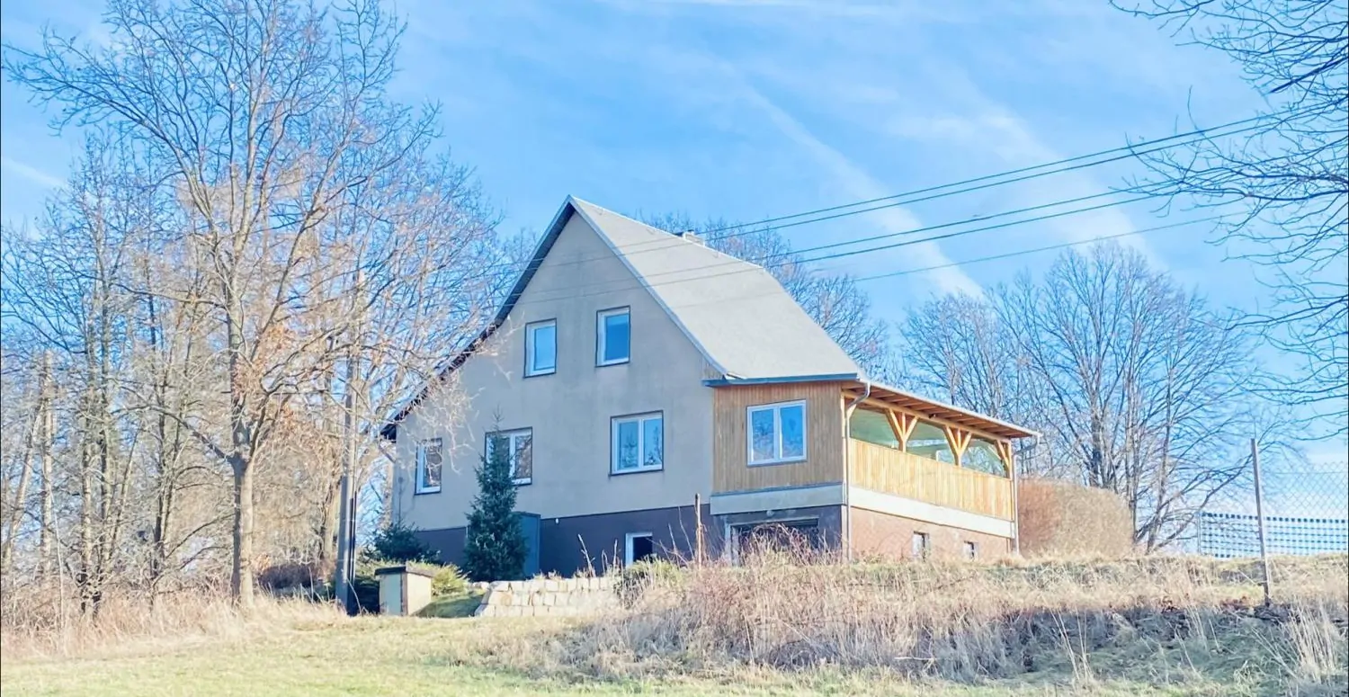 Detached house with views of the countryside and a spacious terrace