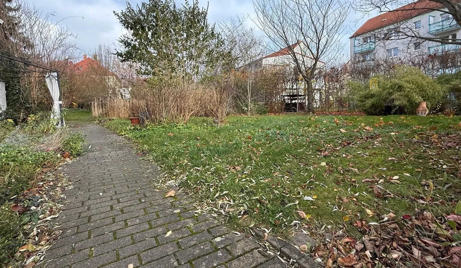 Maisonette-Wohnung mit Kamin und Balkon im Villenviertel