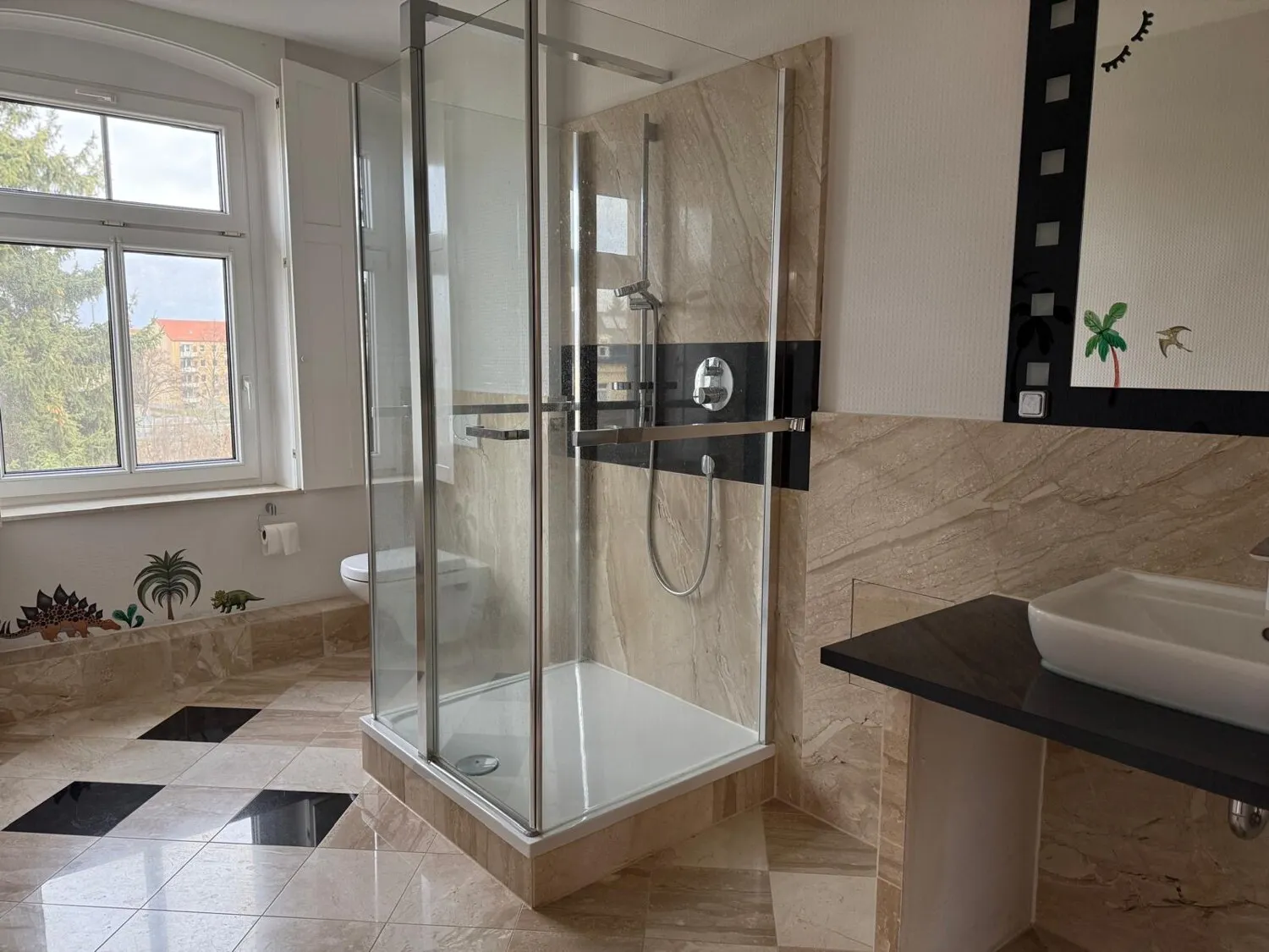 Διαμέρισμα μεζονέτας με τζάκι και μπαλκόνι σε περιοχή με βίλες