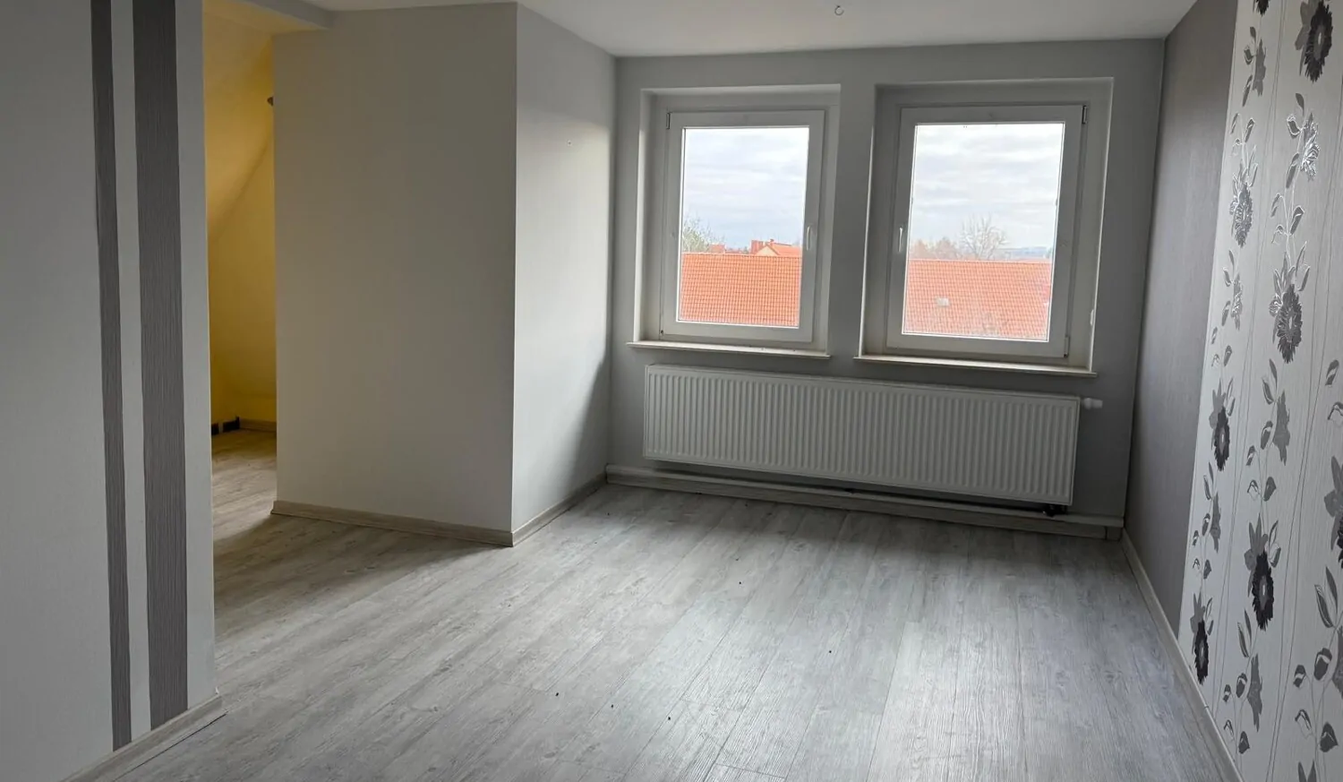 Maisonette-Wohnung mit Kamin und Balkon im Villenviertel