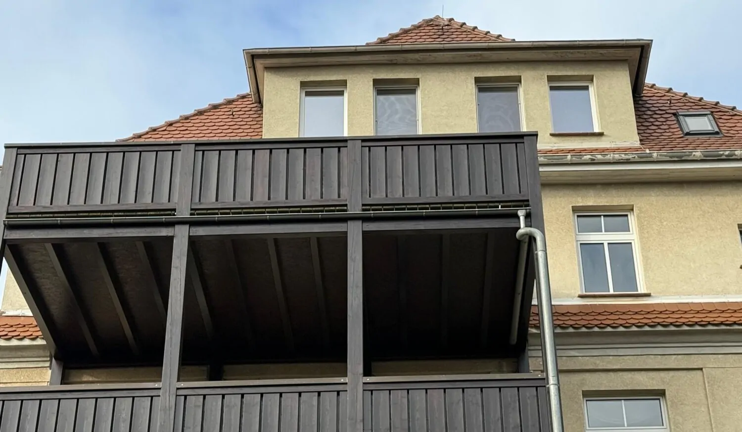 Maisonette-Wohnung mit Kamin und Balkon im Villenviertel