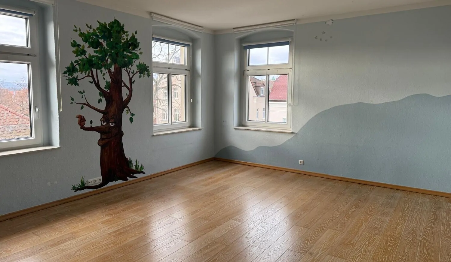 Maisonette-Wohnung mit Kamin und Balkon im Villenviertel