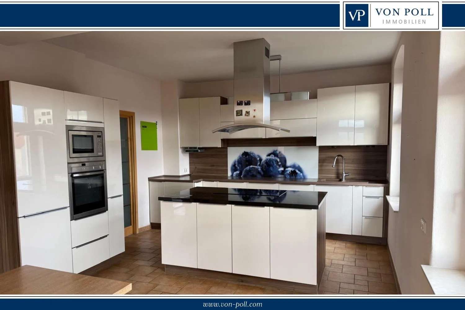 Διαμέρισμα μεζονέτας με τζάκι και μπαλκόνι σε περιοχή με βίλες