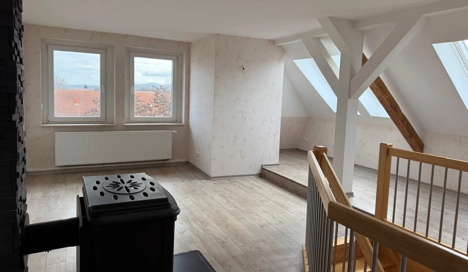 Maisonette-Wohnung mit Kamin und Balkon im Villenviertel