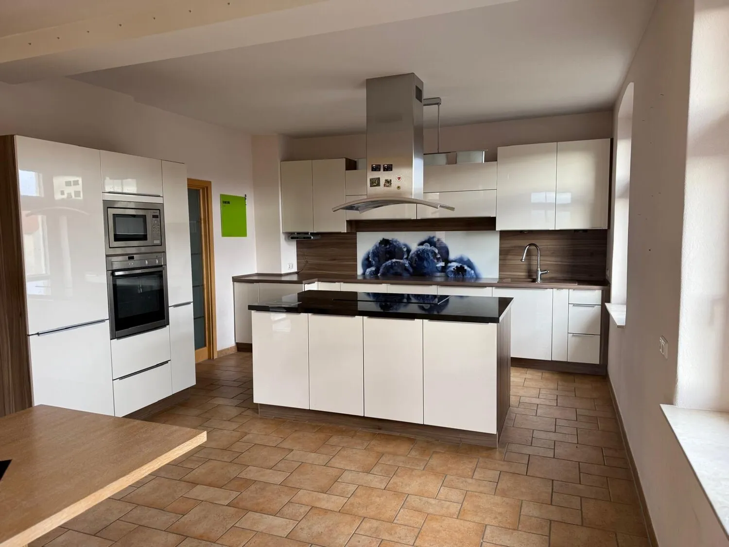 Διαμέρισμα μεζονέτας με τζάκι και μπαλκόνι σε περιοχή με βίλες