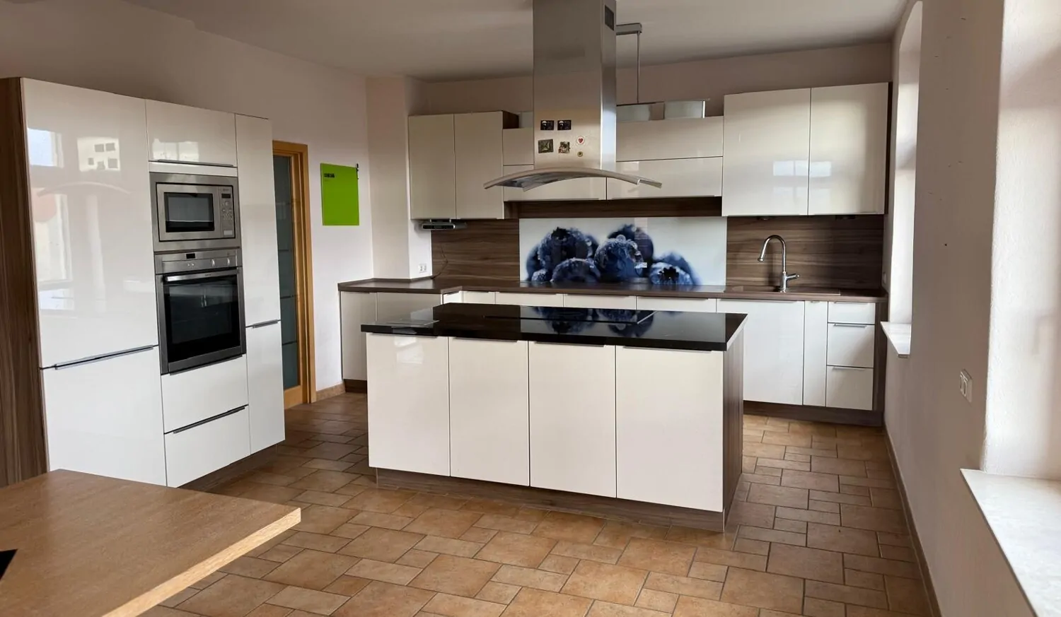 Maisonette-Wohnung mit Kamin und Balkon im Villenviertel