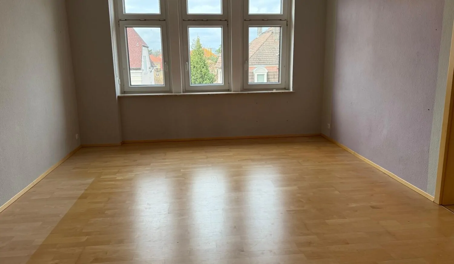 Maisonette-Wohnung mit Kamin und Balkon im Villenviertel