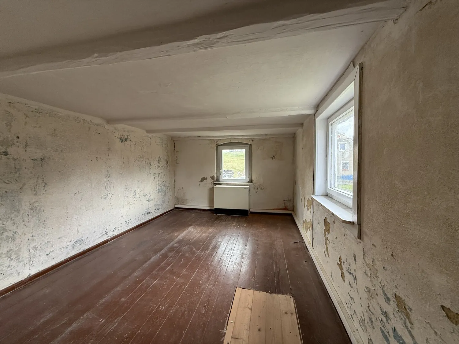 Sanierungsobjekt - Einfamilienhaus mit großem Garten und  Ausbaupotenzial