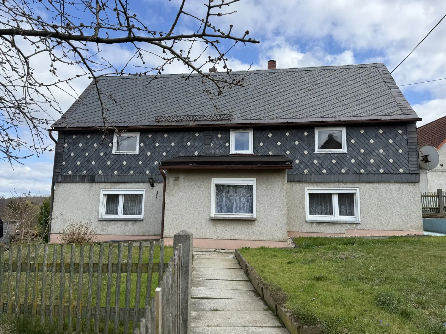 Sanierungsobjekt - Einfamilienhaus mit großem Garten und  Ausbaupotenzial