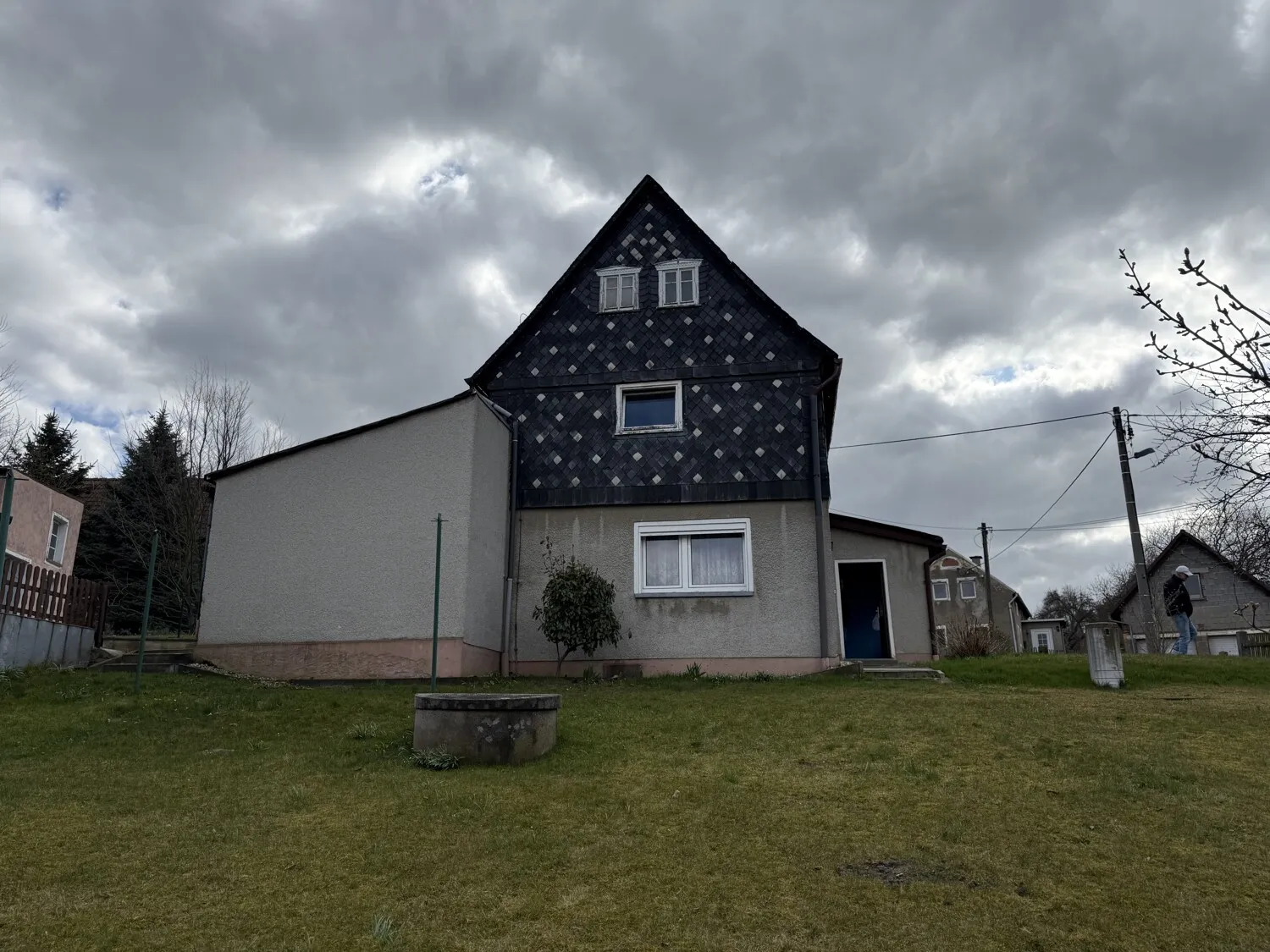 Sanierungsobjekt - Einfamilienhaus mit großem Garten und  Ausbaupotenzial