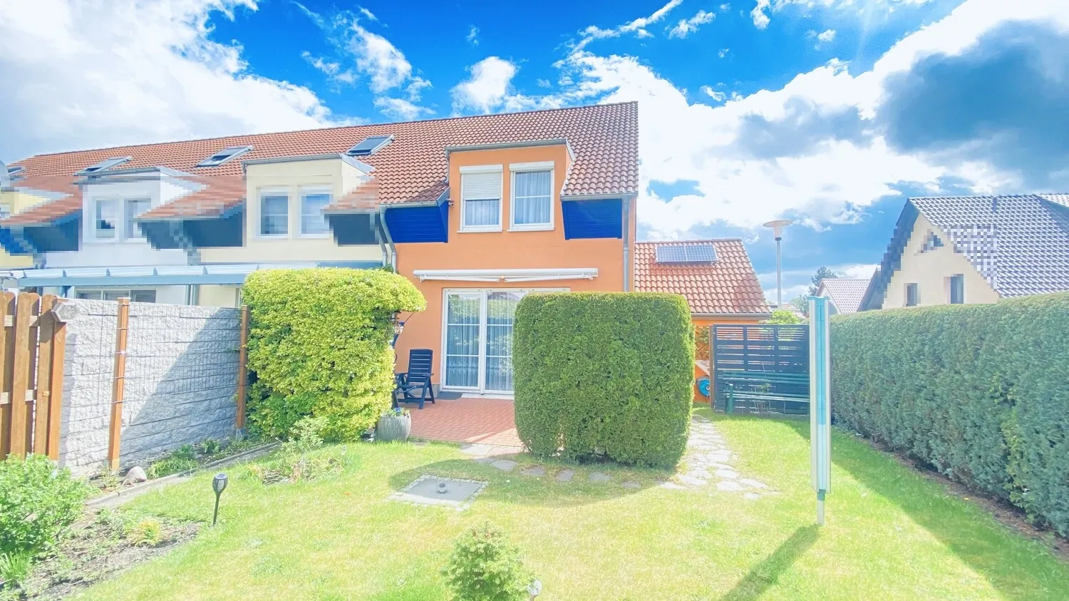 Gepflegtes Familienhaus mit Terrasse, Garage & Sauna