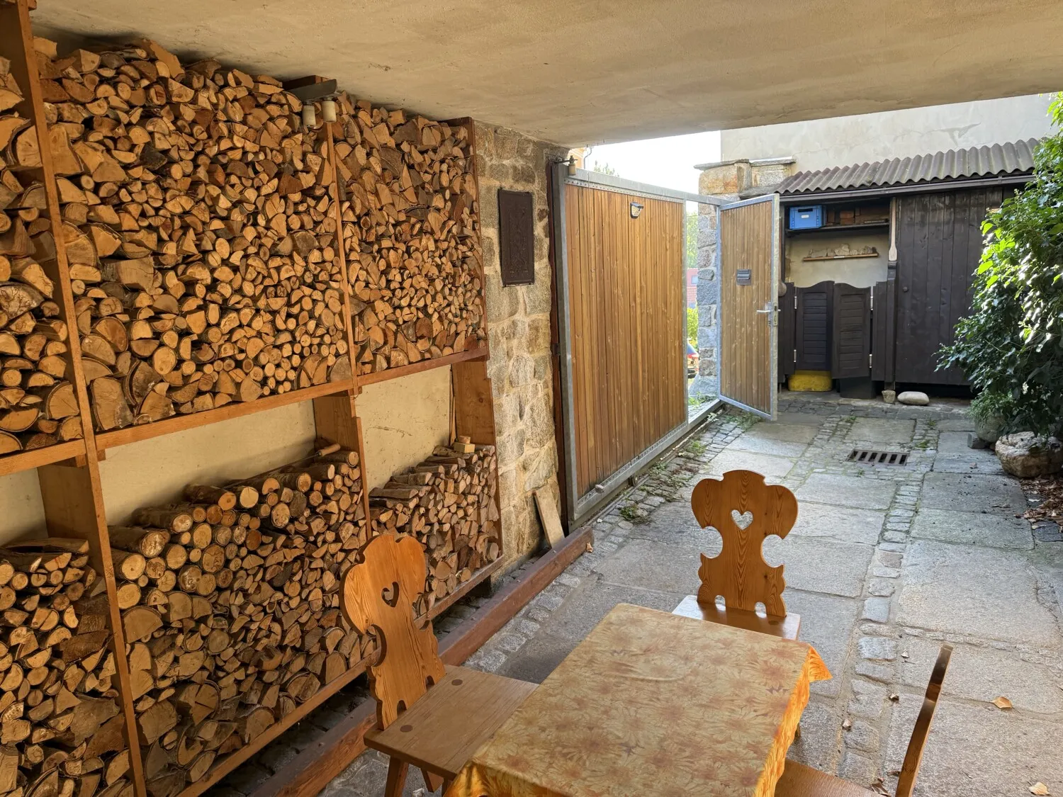Historisches Reihenmittelhaus mit Blick zu Ortenburg, Balkon und sonniger Terrasse